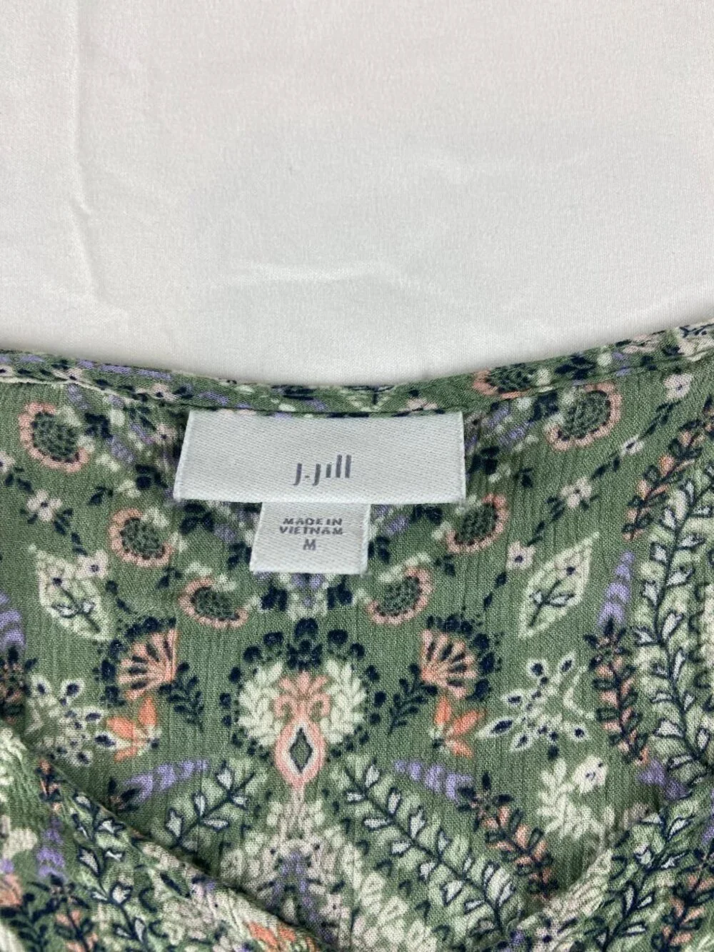 J. Jill Crinkled Button-Front Top | Floral Paisley | Size Medium | Sage Green | - Picture 9 of 10